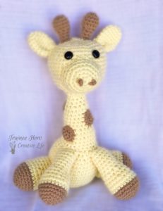 Crochet projects to get ready for baby: amigurumi giraffe