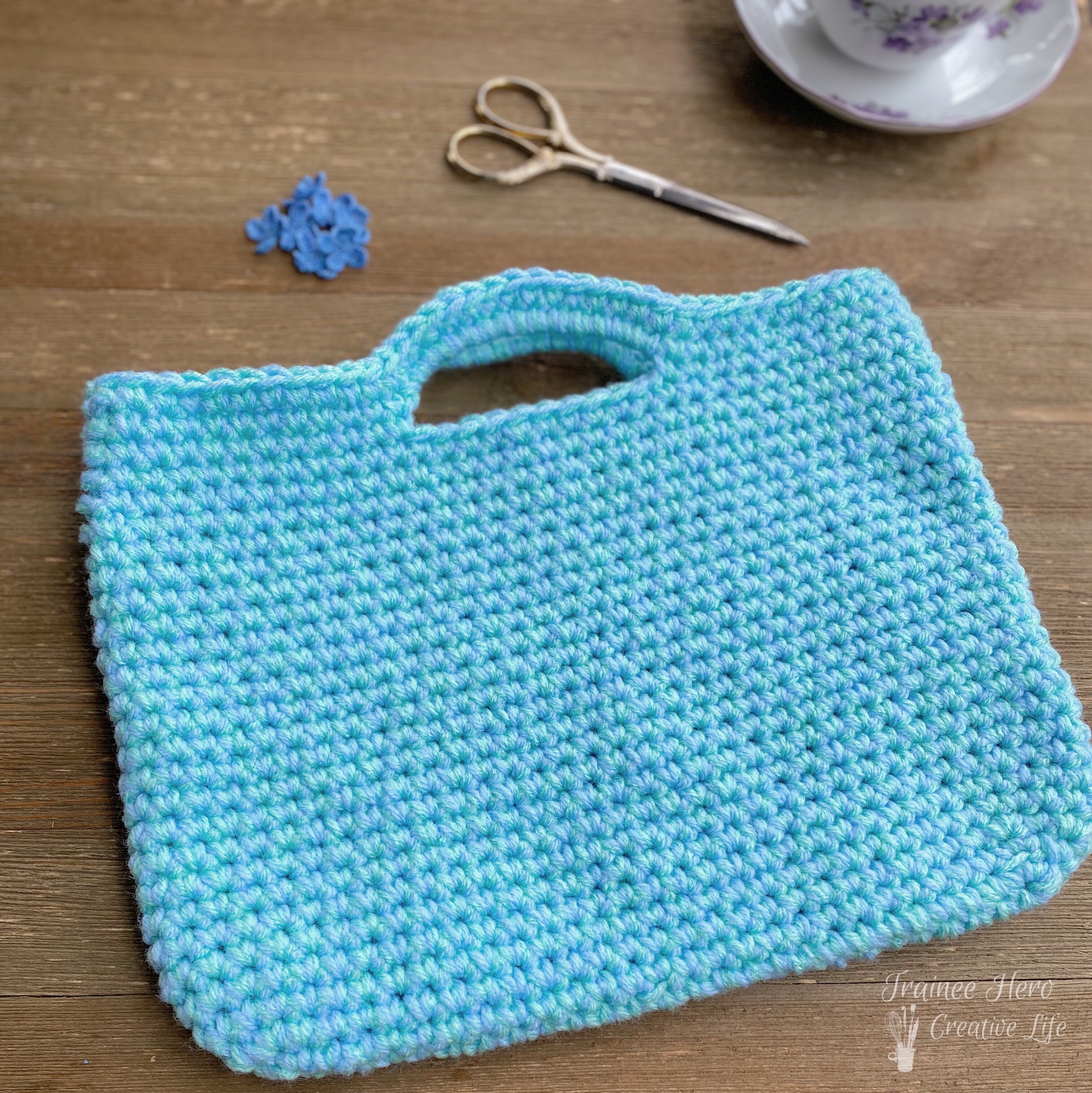 One crochet project bag.